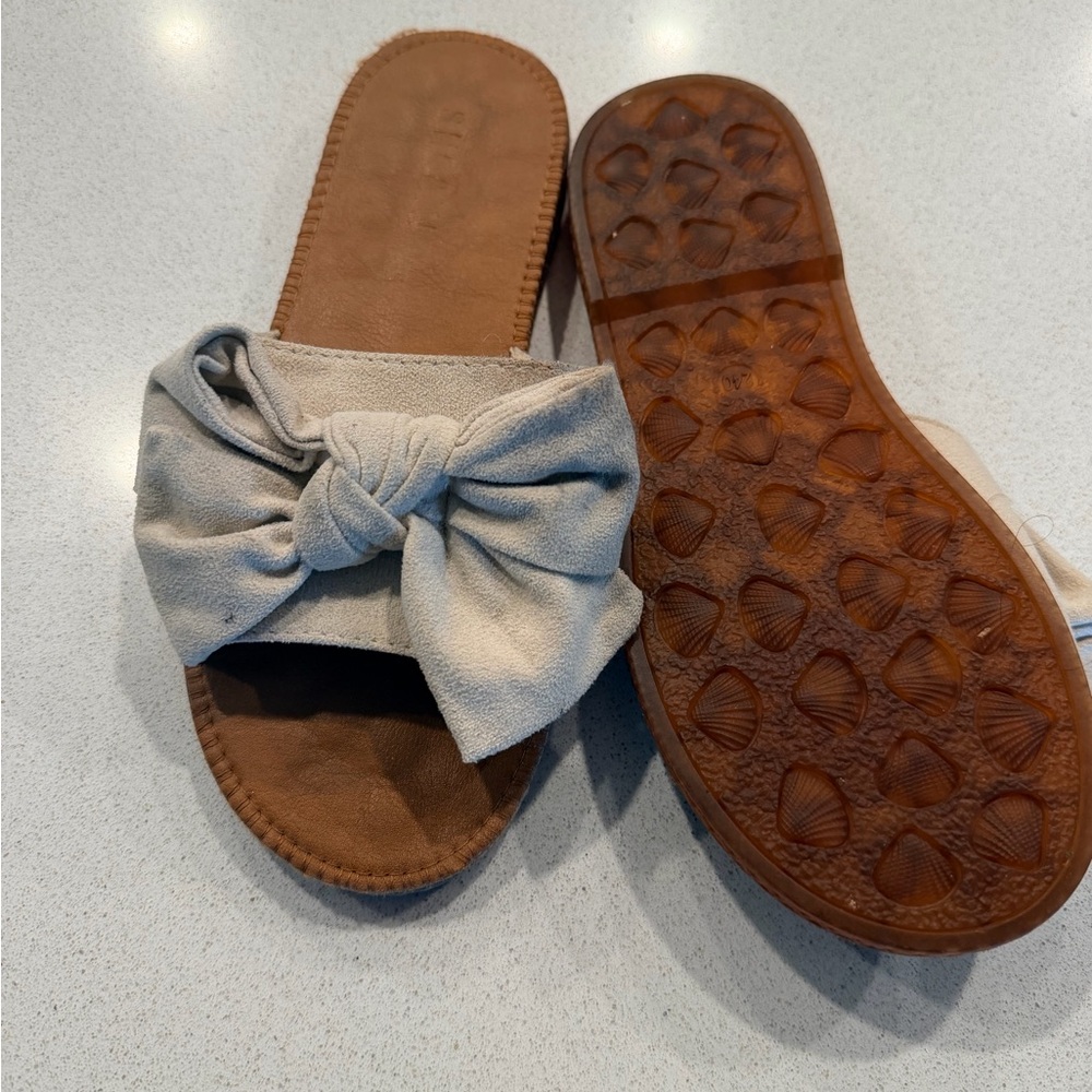 SHEIN Cream and Brown Bow Slide Sandals